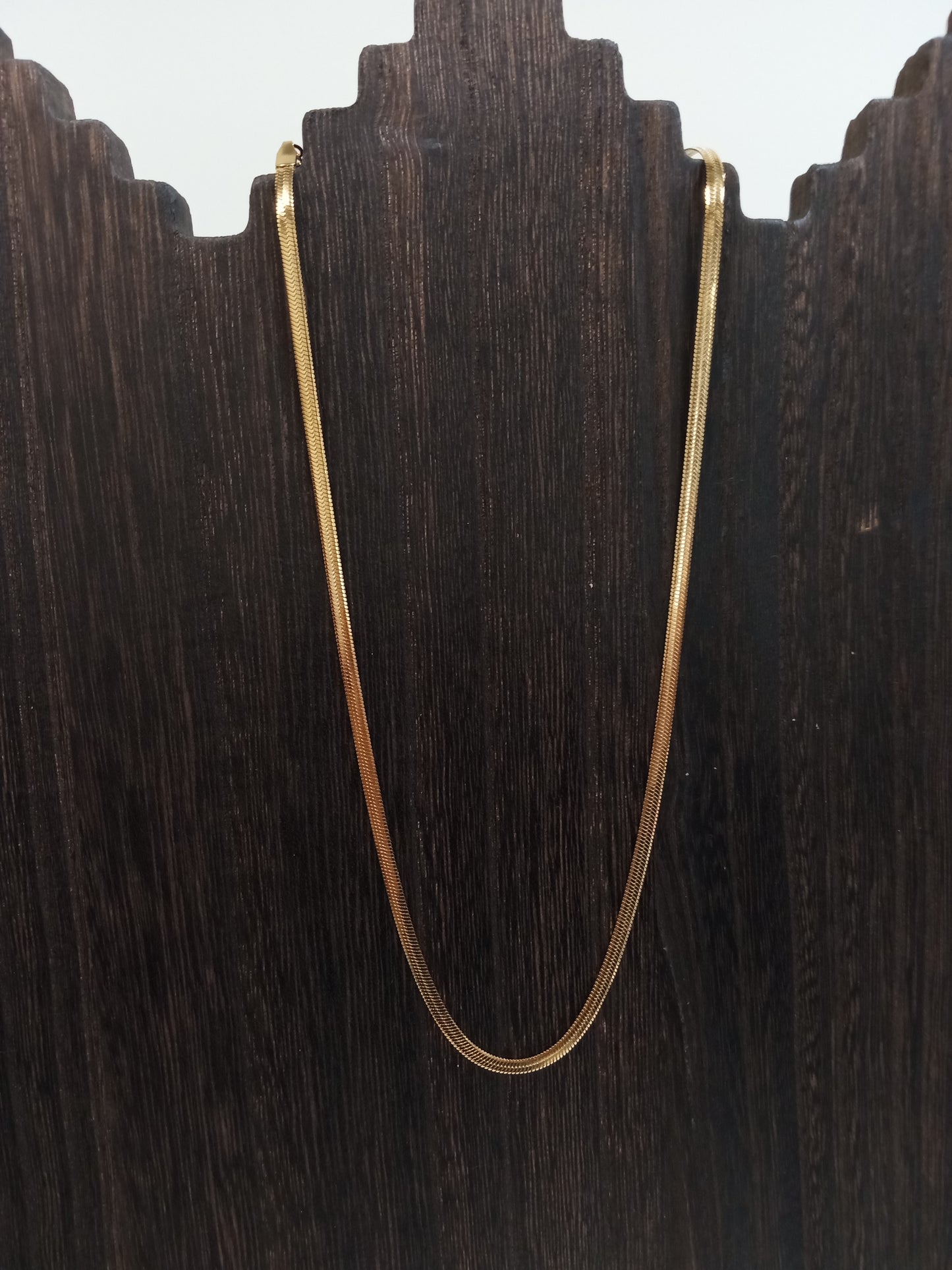 Classic thin gold chain