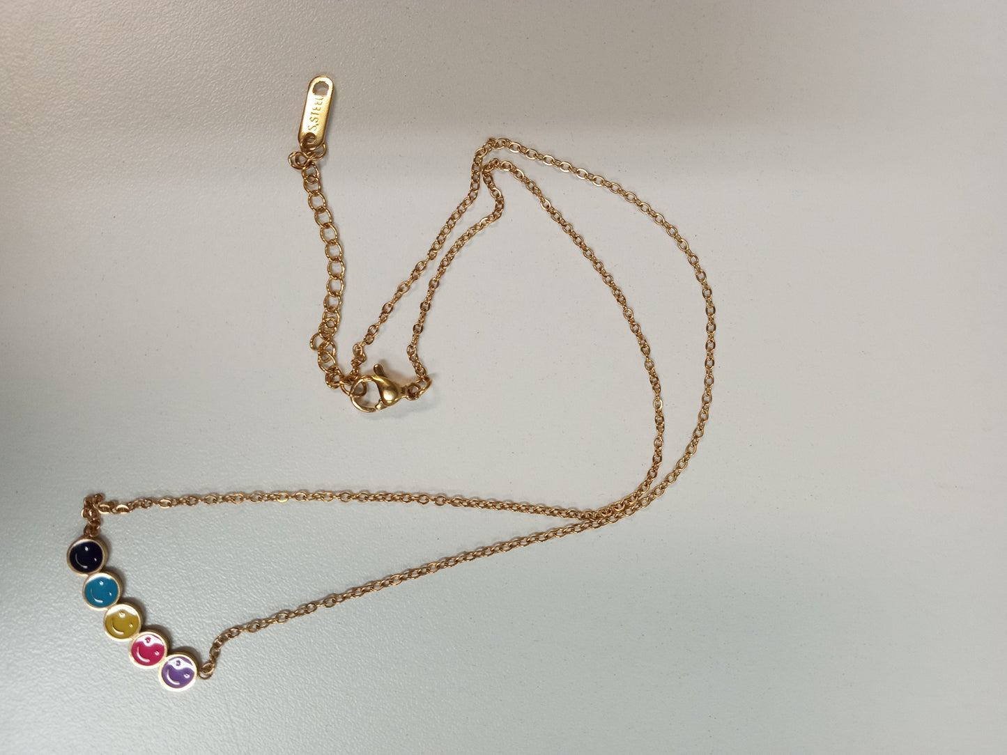 5 Amigas smiley chain