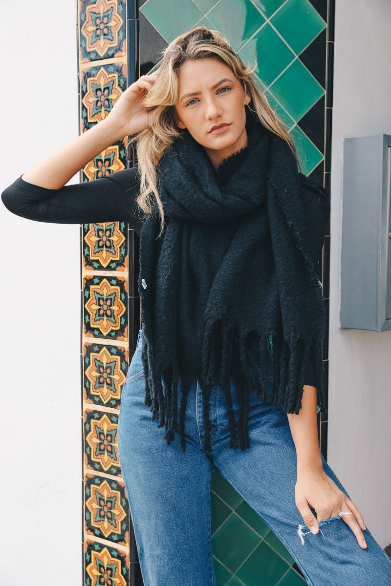 Basic Becky tassel scarf